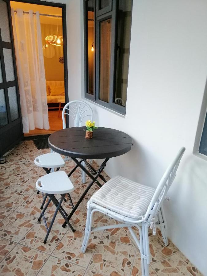 Les Cerisiers - Beach Apartment With Pool, Few Steps To The Beach Flic en Flac Exterior photo