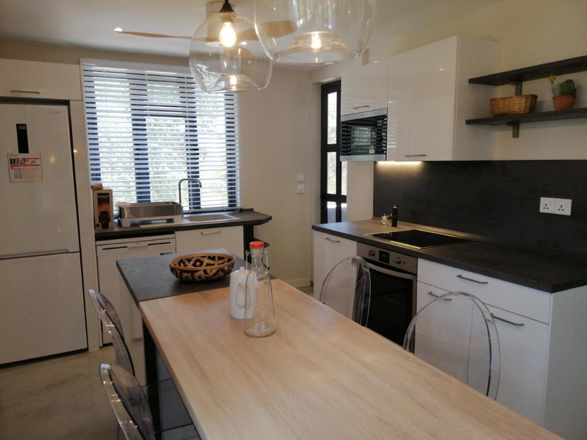Les Cerisiers - Beach Apartment With Pool, Few Steps To The Beach Flic en Flac Exterior photo